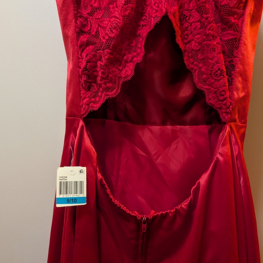 B Darlin lace back mini dress. Red, 9-10. It has pockets! - Picture 7 of 9